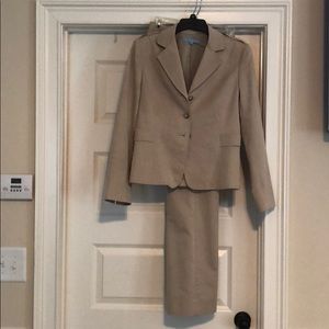 Two piece beige suit Antonio Melani